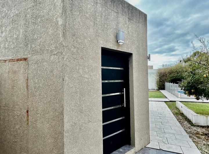 Casa a la venta en Cantegril. Se aceptan permuta y se escuchan ofertas. 4