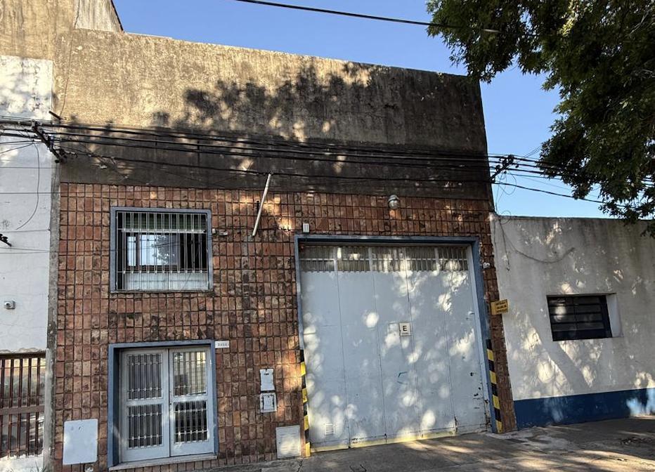 Venta de Galpon Constitucion 2400 con doble Ingreso