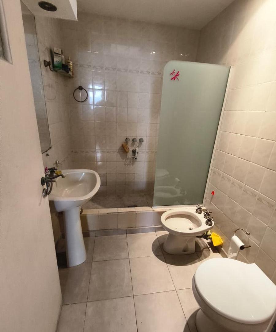 Foto de Casa dos dormitorios con cochera, patio y parrillero, imagen 3