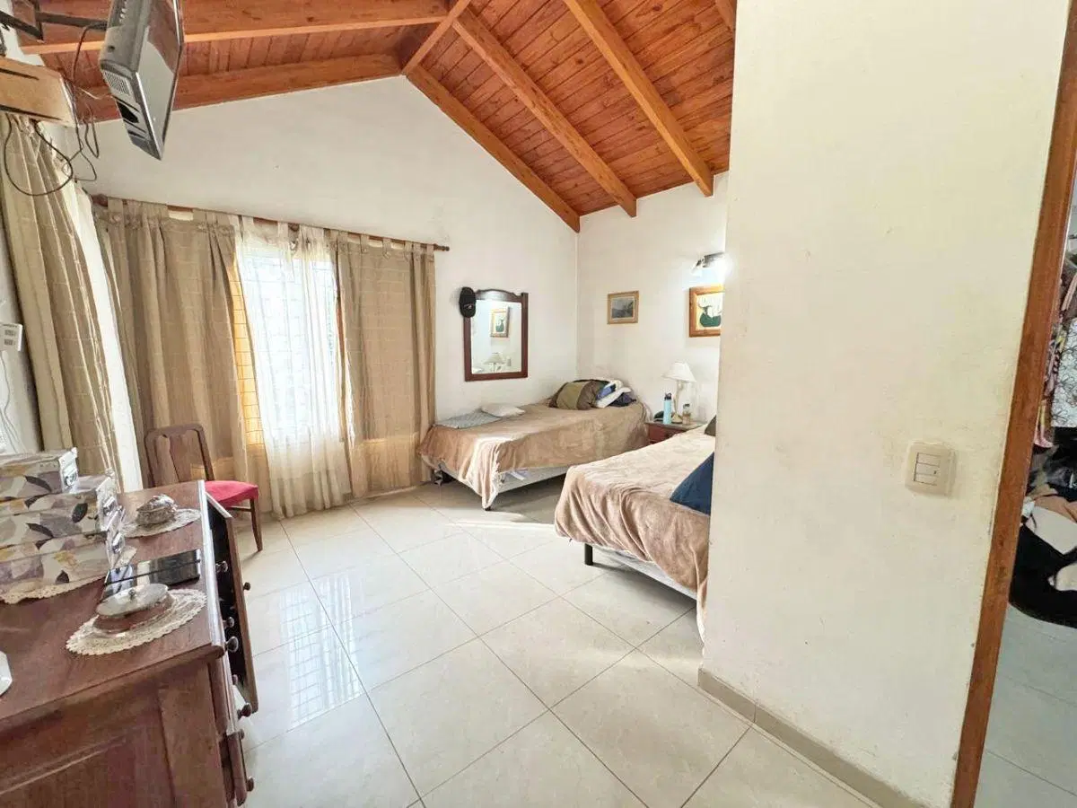 Alem 2100 - Casa de 3 dormitorios en venta c/ cochera en Funes 4