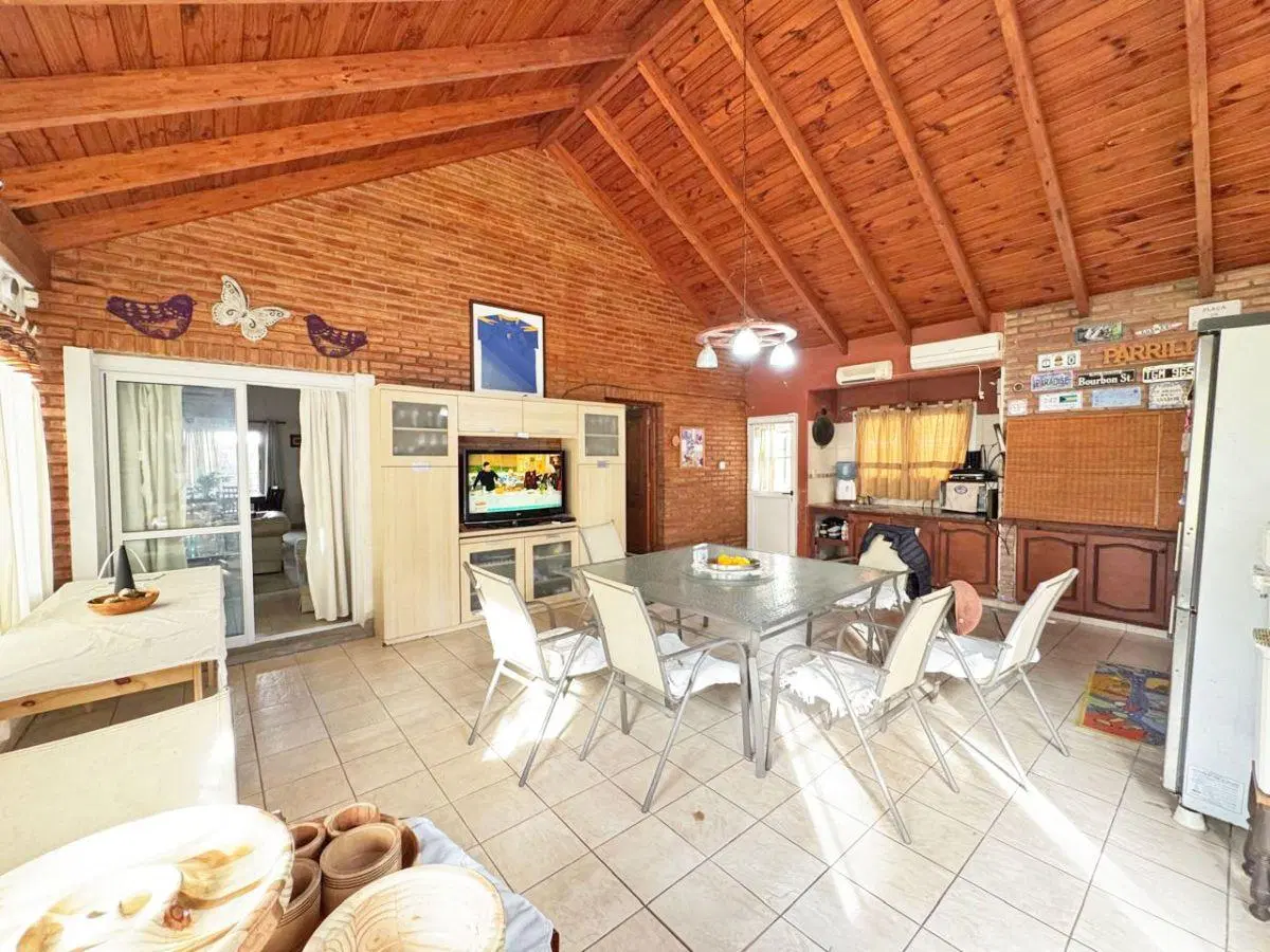 Alem 2100 - Casa de 3 dormitorios en venta c/ cochera en Funes 5