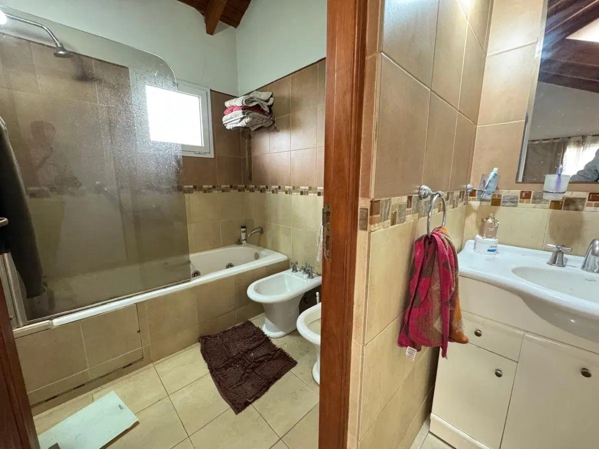 Alem 2100 - Casa de 3 dormitorios en venta c/ cochera en Funes 3