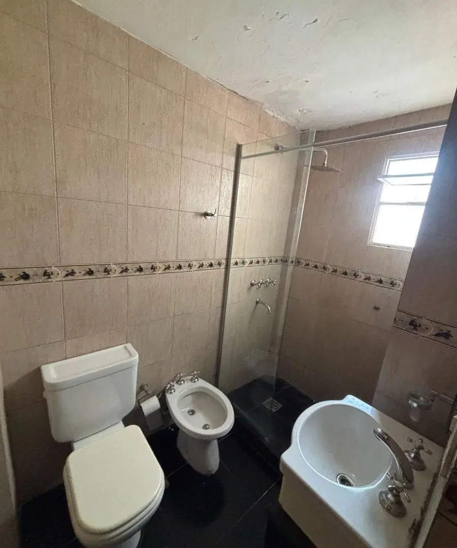 Departamento de 3 dormitorios con balcón cerrado. 3