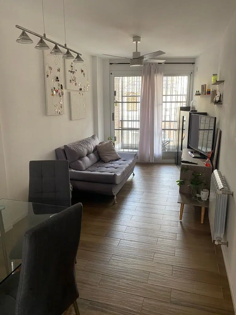 Departamento en  venta de un dormitorio con patio, balcón y cochera. 5