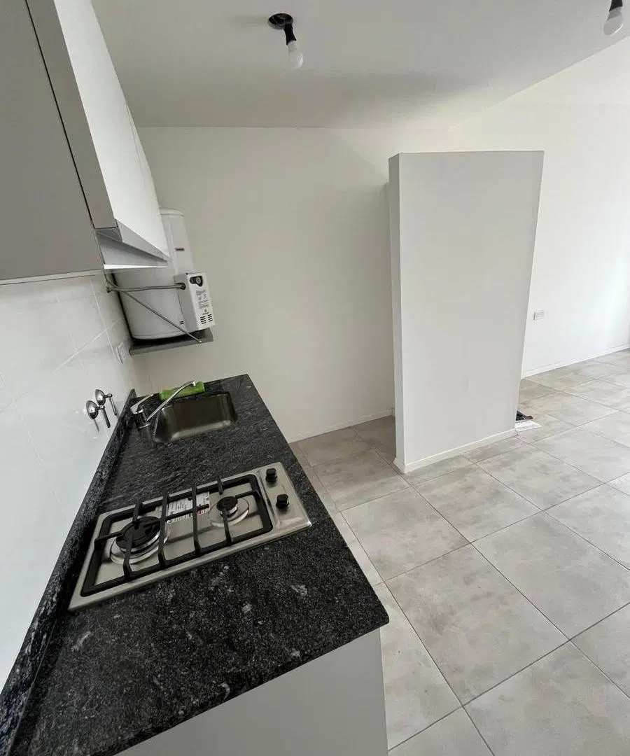 Departamento en monoambiente en Alquiler con gas y balcón. 3