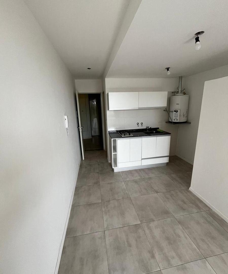 Departamento en monoambiente en Alquiler con gas y balcón.