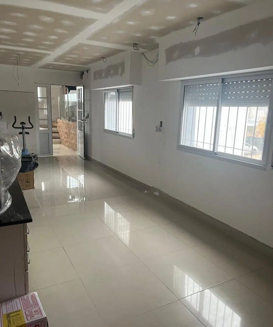 Casa en esquina de dos plantas y para dos familias o comercial. 3