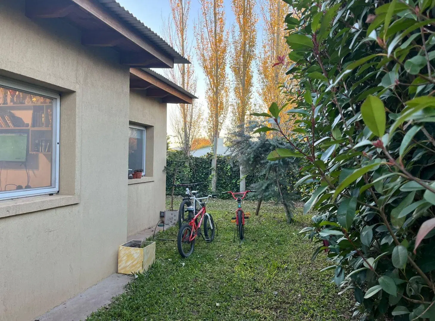 Casa de 2 dormitorios con parque y pileta. Punta Chacra. 3
