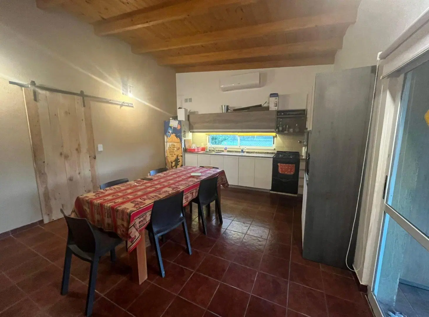 Casa de 2 dormitorios con parque y pileta. Punta Chacra. 4
