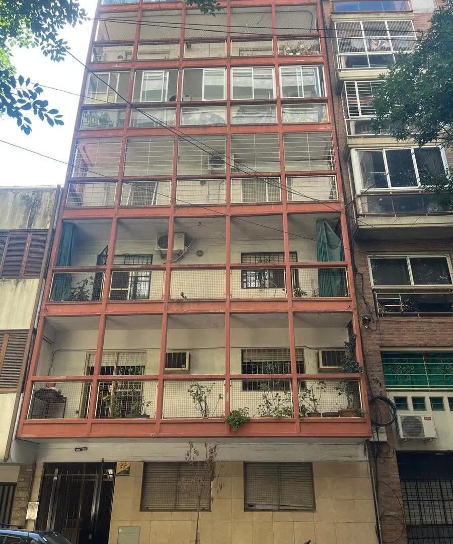 Departamento en alquiler dos dormitorios con balcón y cocina separada. 2