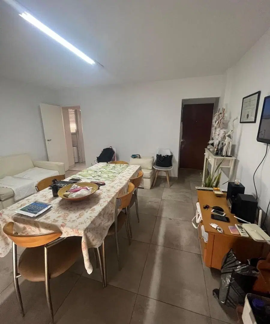 Departamento en alquiler dos dormitorios con balcón y cocina separada. 3