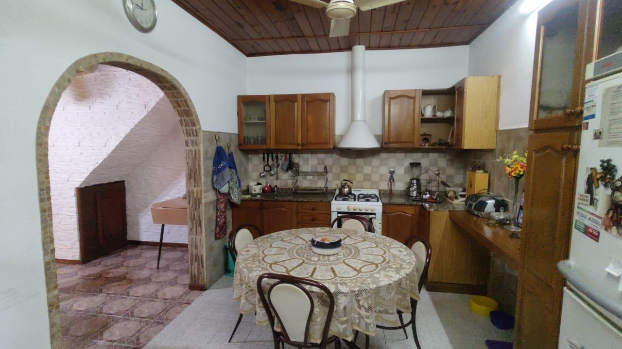 Foto de Casa en esquina 4 dormitorios cochera y patio., imagen 5