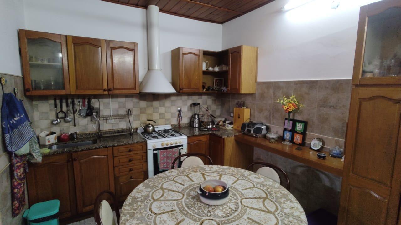 Foto de Casa en esquina 4 dormitorios cochera y patio., imagen 4