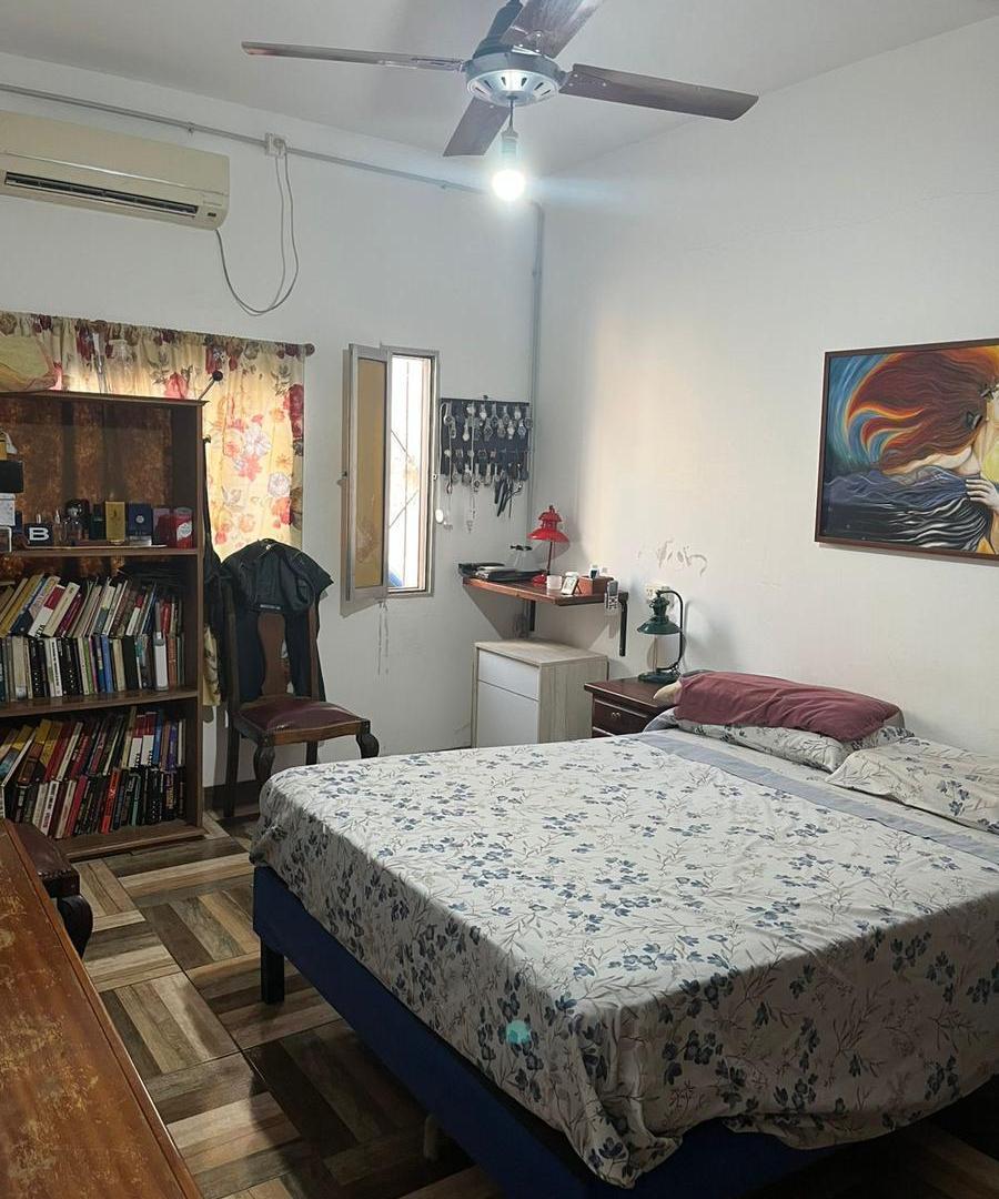 Foto de Casa de pasillo con 4 habitaciones, 2 baños y patio., imagen 4
