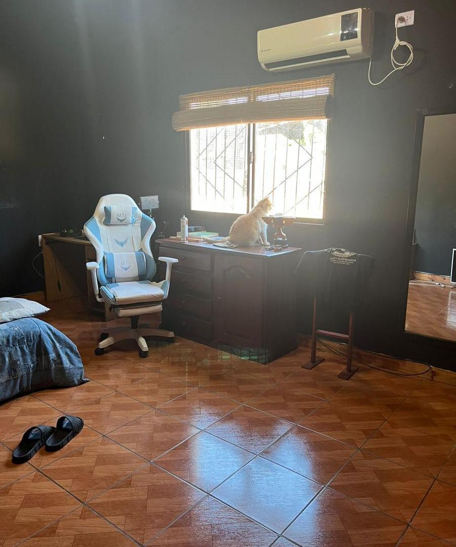Foto de Casa de pasillo con 4 habitaciones, 2 baños y patio., imagen 3