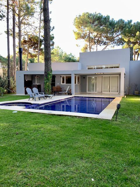 Casa en  Pinamar Norte a pasos del Centro Comercial