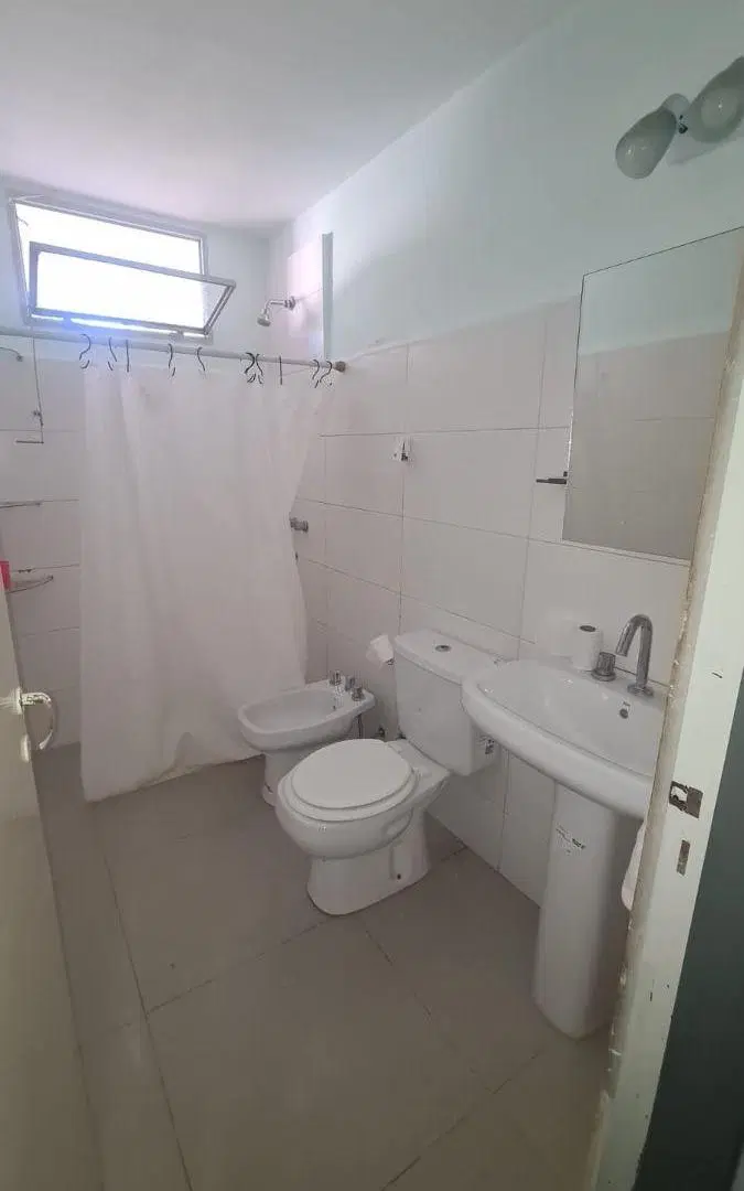 Alquiler, casa en barrio Beghin 4