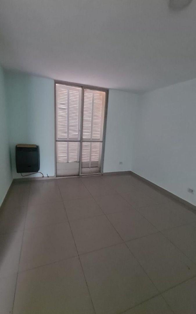 Alquiler, casa en barrio Beghin