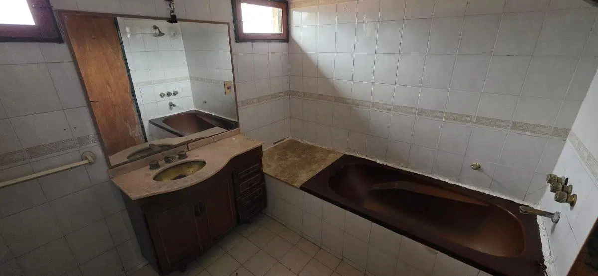 Casa de 4 dormitorios a reciclar en venta 8