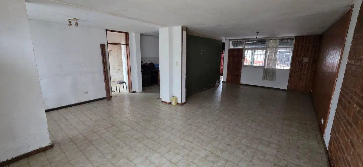 Casa de 4 dormitorios a reciclar en venta 5