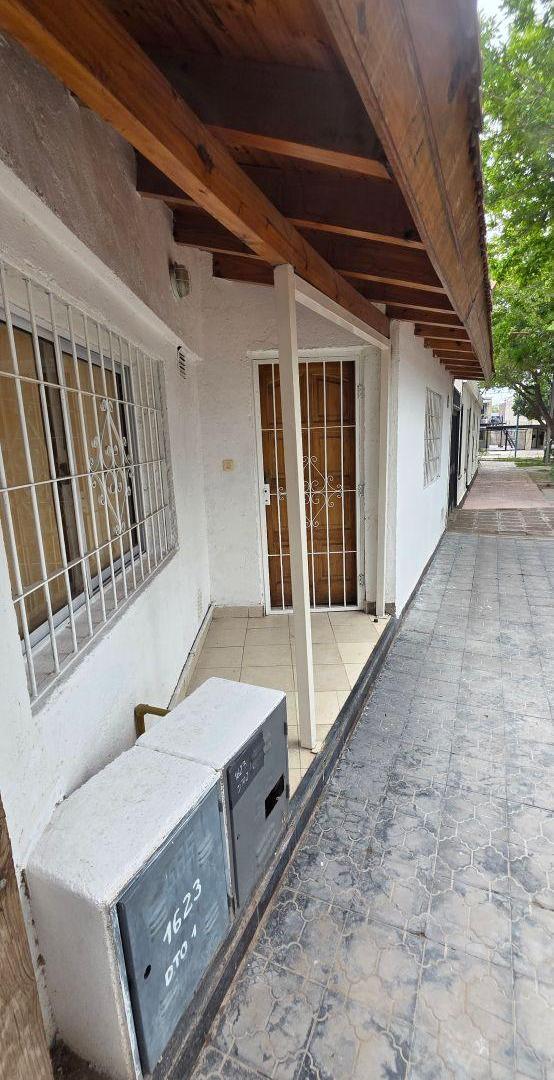 Foto de CASA EN ALQUILER | 2 DORMITORIOS | GODOY CRUZ, imagen 2