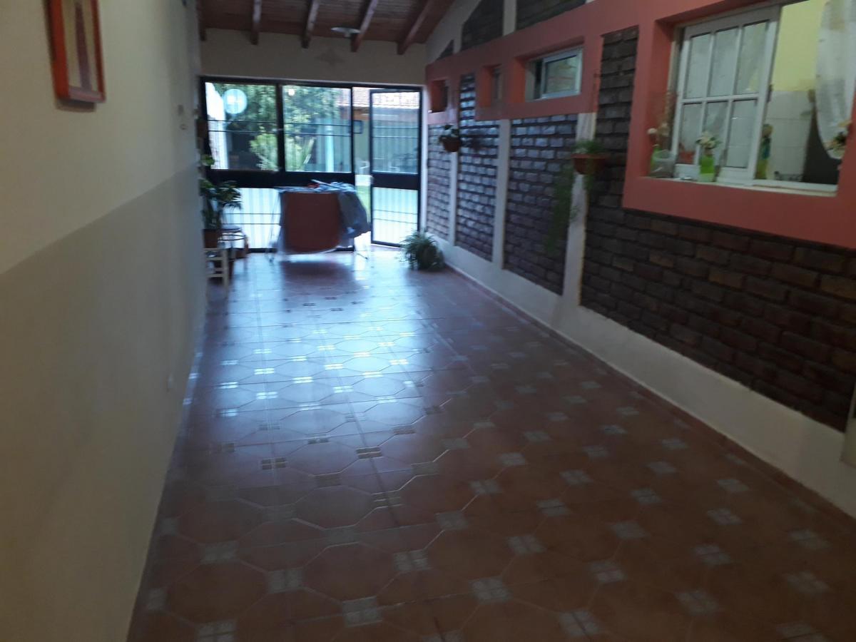 Venta · Casa · Pileta · Impecable · 3 Dorm. 2