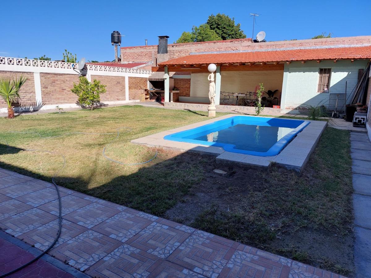 Venta · Casa · Pileta · Impecable · 3 Dorm. 1