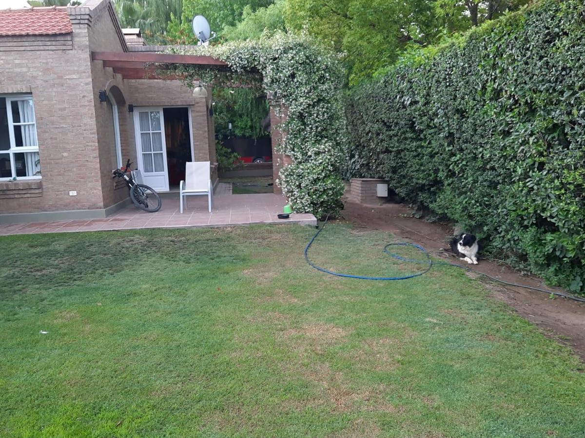 Venta - Hermosa Casa - Pileta - Jardín - Chacras de Coria - 1000 m² 3
