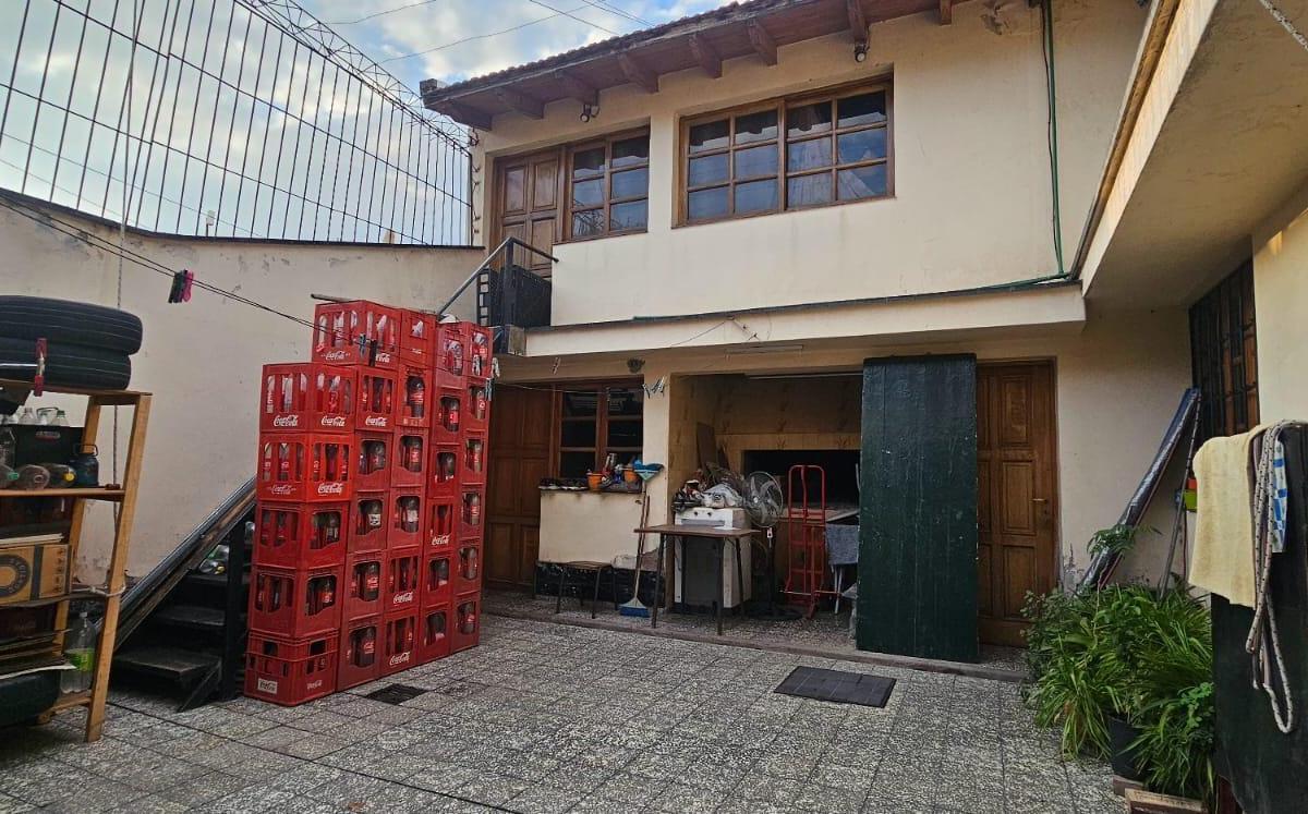 Vende · Casa · 3 Dorm. · a 3 Cuadras de La Plaza· Mendoza ·heras 4