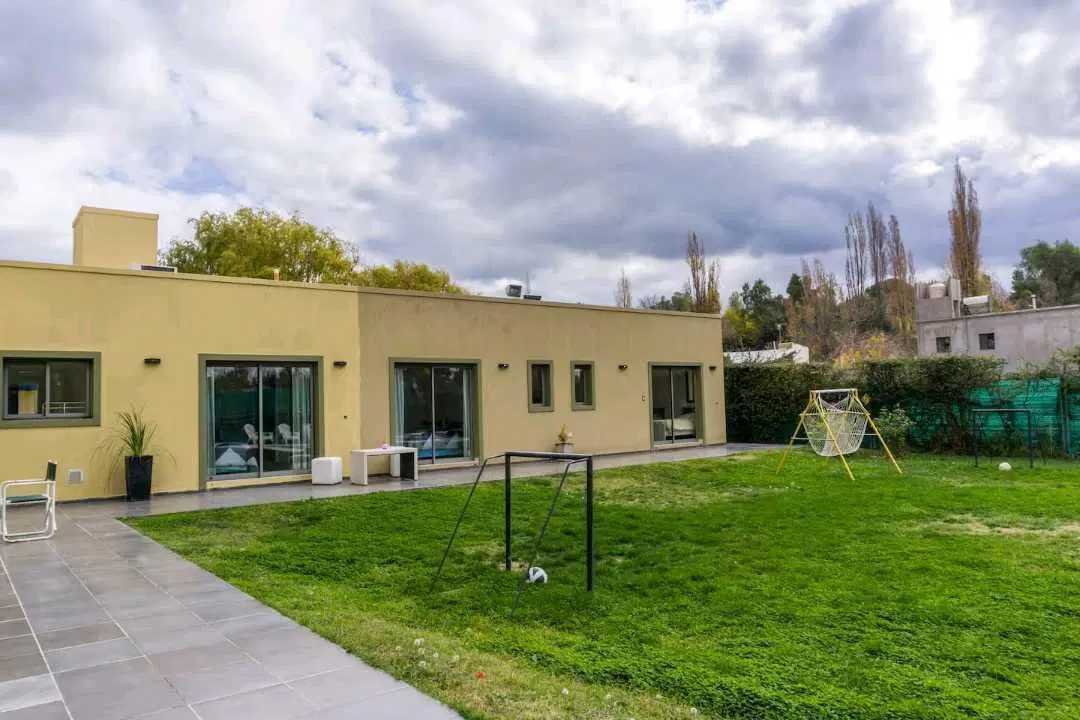 VENTA · CASA · 1.000 m2 TERRENO ·5 DORMITORIO · VISTALBA 5