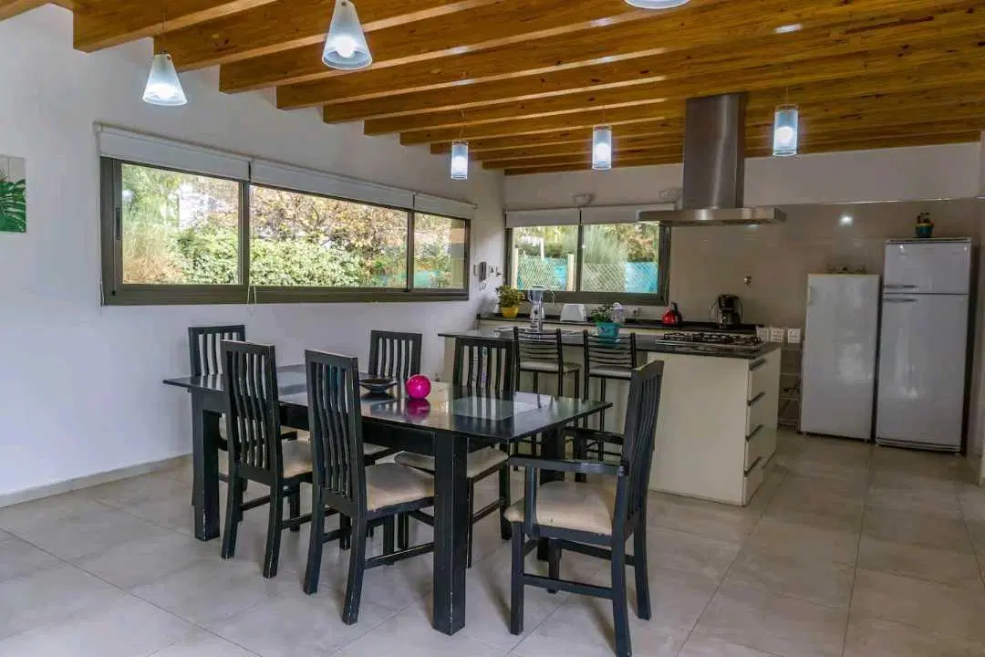 VENTA · CASA · 1.000 m2 TERRENO ·5 DORMITORIO · VISTALBA 8