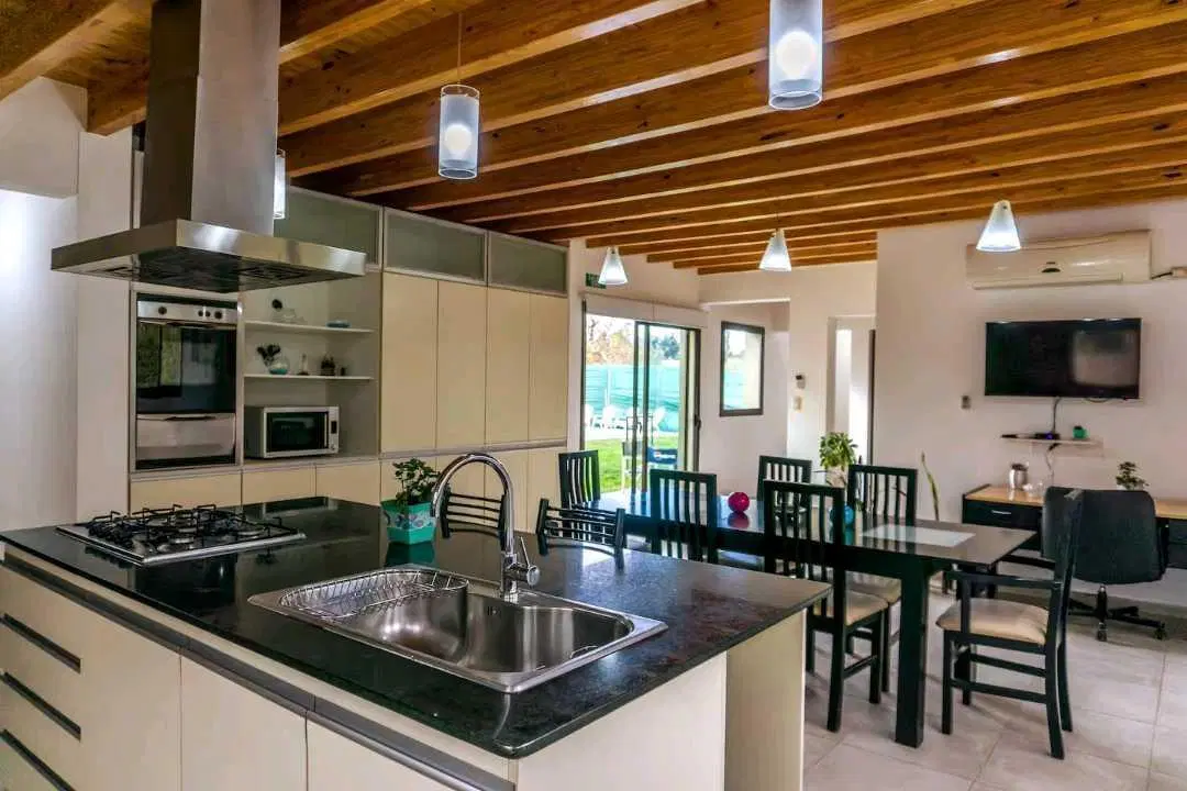 VENTA · CASA · 1.000 m2 TERRENO ·5 DORMITORIO · VISTALBA 2