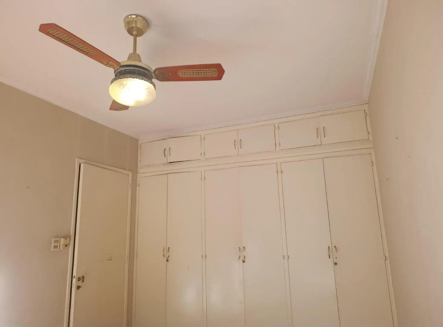 VENTA  - CASA - 4 DORMITORIOS - CIUDAD - BARRIO BOMBAL 5