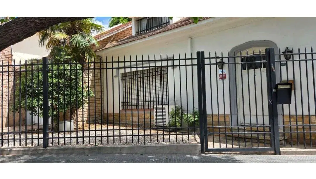 VENTA  - CASA - 4 DORMITORIOS - CIUDAD - BARRIO BOMBAL 2