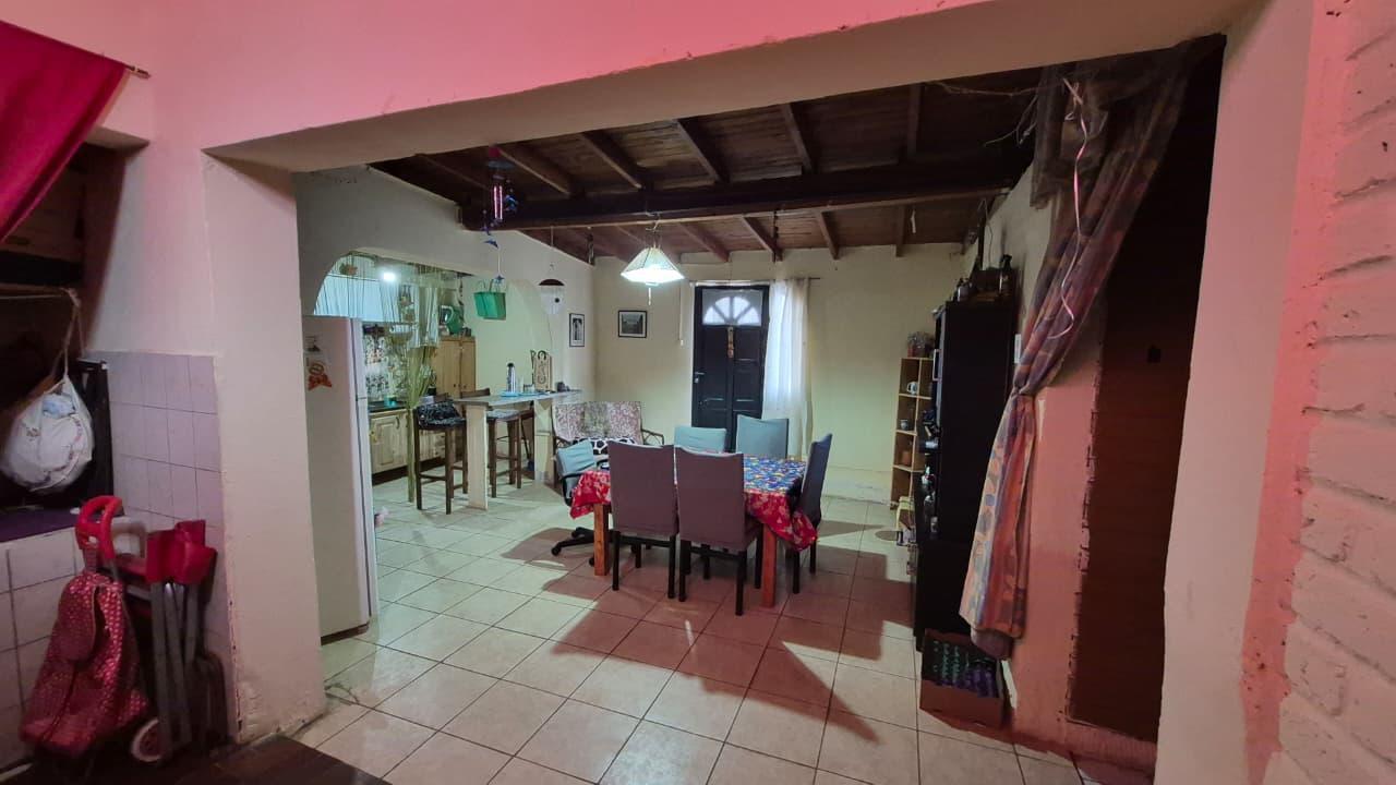 Foto de VENTA - Casa esquina - VILLA HIPODROMO, imagen 2
