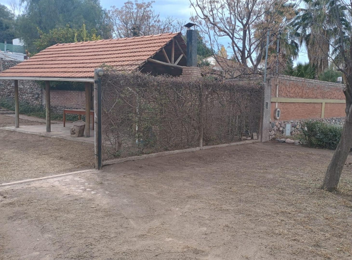 Foto de VENTA LOTE CON QUINCHO Y PILETA BARRIO SANTA ELENA VISTALBA, imagen 2