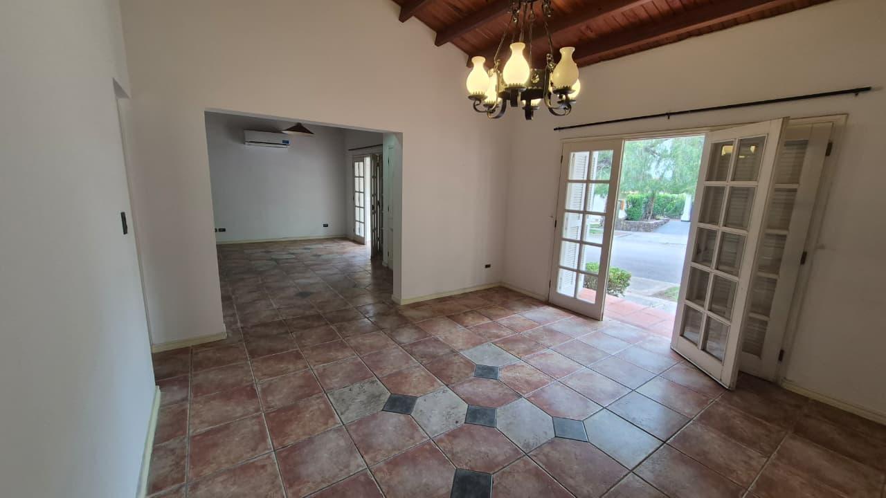 Foto de Casa Alquiler 3 Dormitorios Con Piscina y Jardín Barrio Dalvian, imagen 3