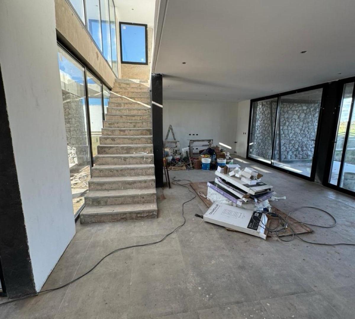 Casa de 5 Ambientes - 4 Dorm. en La Providencia, Canning