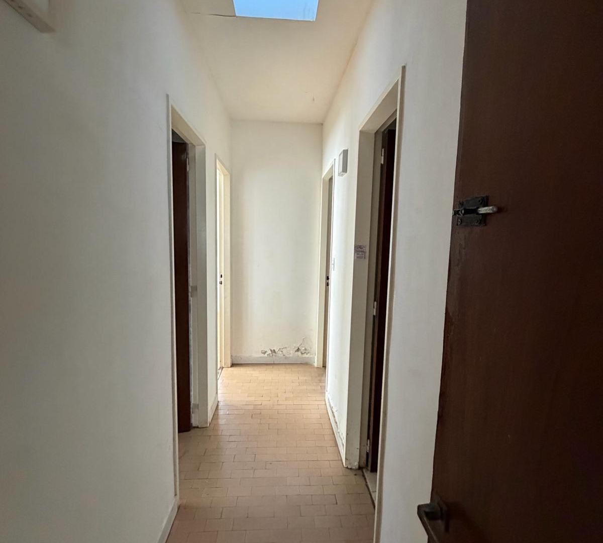 Foto de VENTA CASA LOTE PROPIO con terraza, cochera y gran potencial de, imagen 3