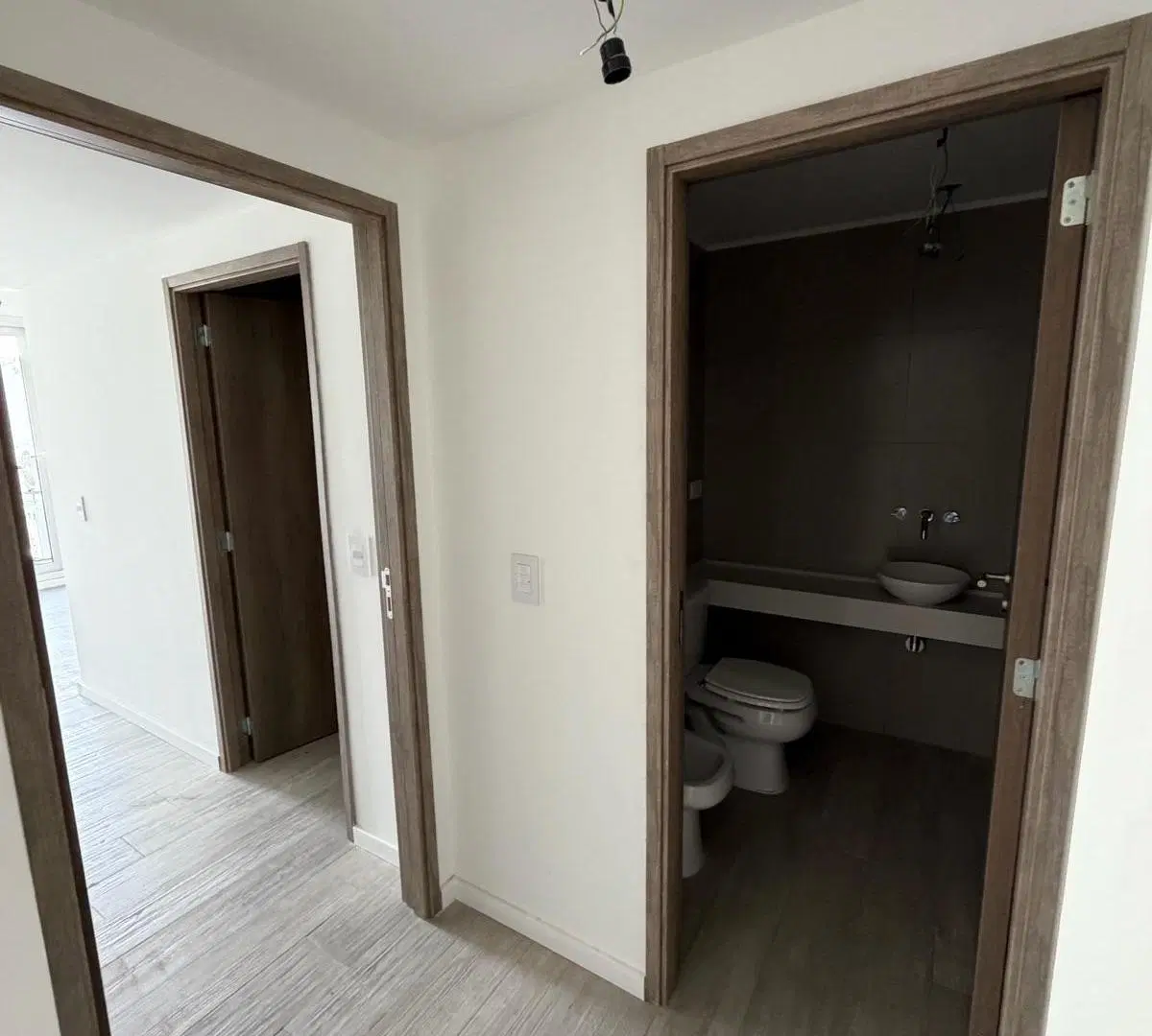 ALQUILER departamento 3 ambientes con balcón y patio – Monte Castro 8