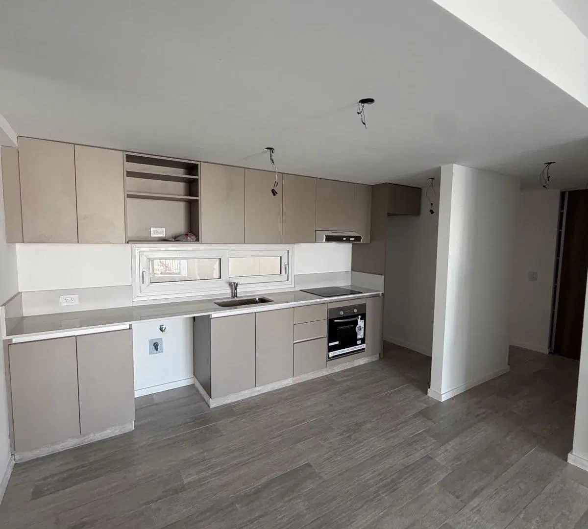 ALQUILER departamento 3 ambientes con balcón y patio – Monte Castro 3