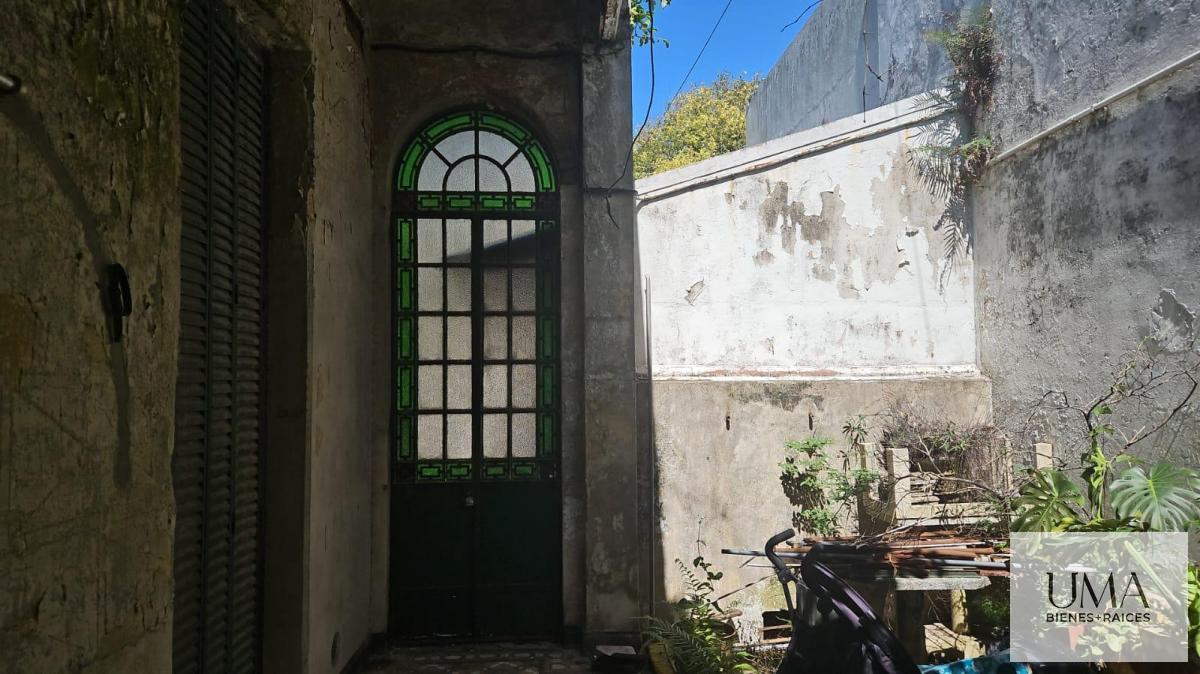 Foto de VENTA – LOTE PROPIO CON CASA A REFACCIONAR | VILLA DEL PARQUE, imagen 2