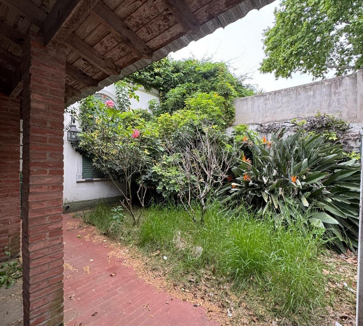 Foto de VENTA – LOTE PROPIO CON CASA A REFACCIONAR | VILLA DEL PARQUE, imagen 1