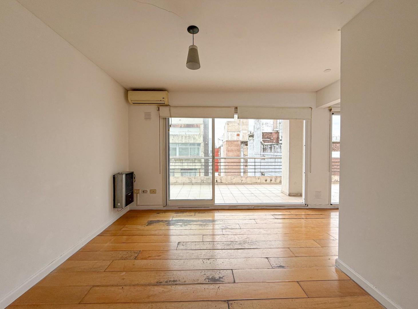 Foto de Venta. Departamento de 2 dormitorios con balcon al frente - Martin, imagen 3