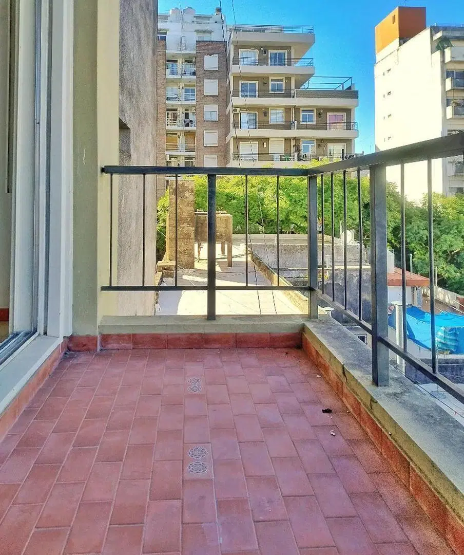 Venta | Departamento de 1 dormitorio con balcón, semipiso. En el Centro 2