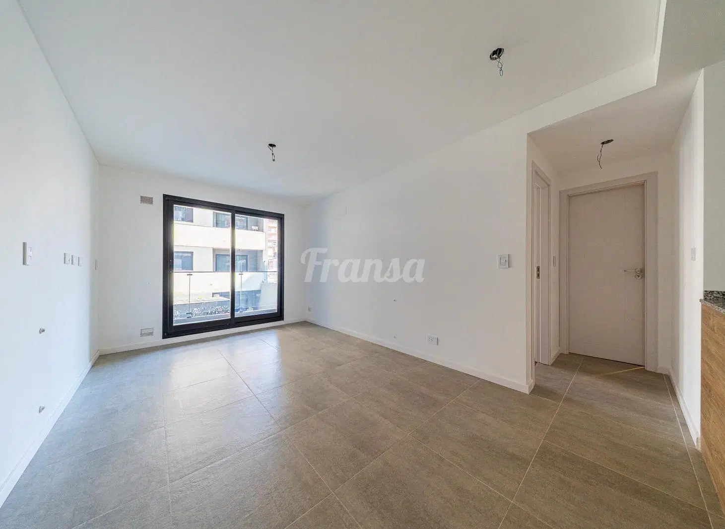 Venta. Departamento de 1 dormitorio con balcón, parrillero, cochera y amenities - Centro, Rosario. 1