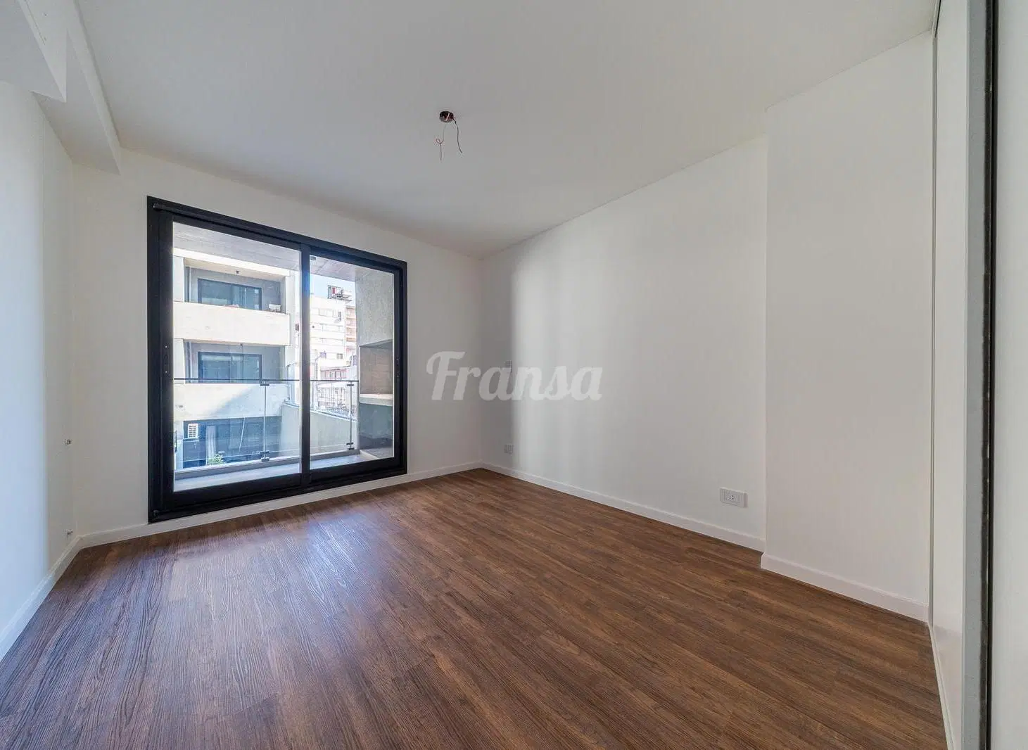 Venta. Departamento de 1 dormitorio con balcón, parrillero, cochera y amenities - Centro, Rosario. 5
