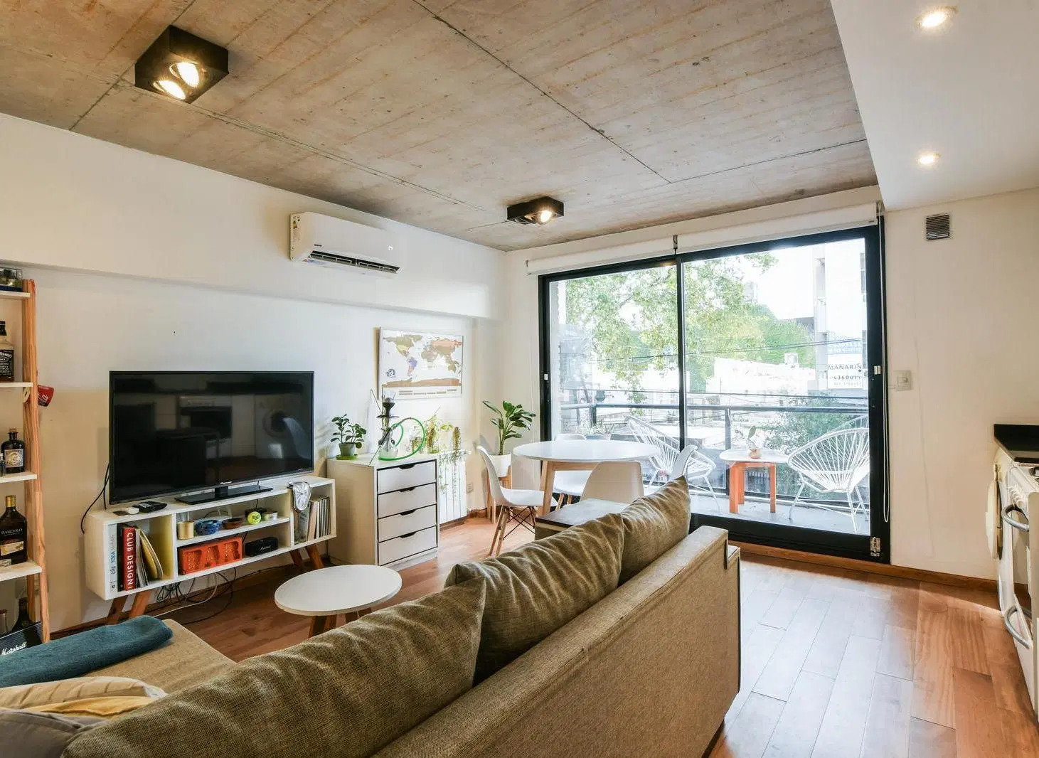 Arroyito | Departamento de 1 dormitorio con balcón y patio 5