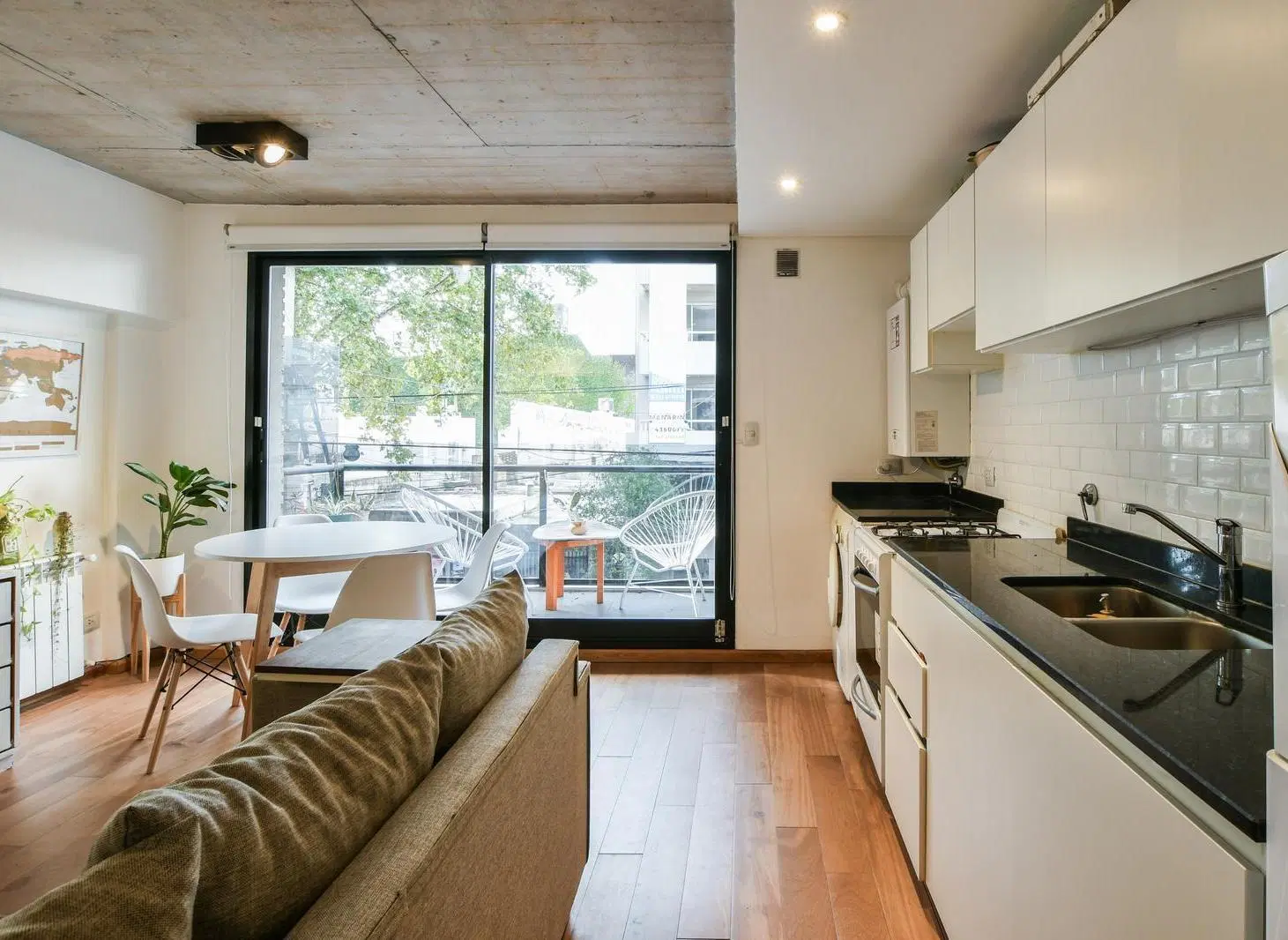 Arroyito | Departamento de 1 dormitorio con balcón y patio 3