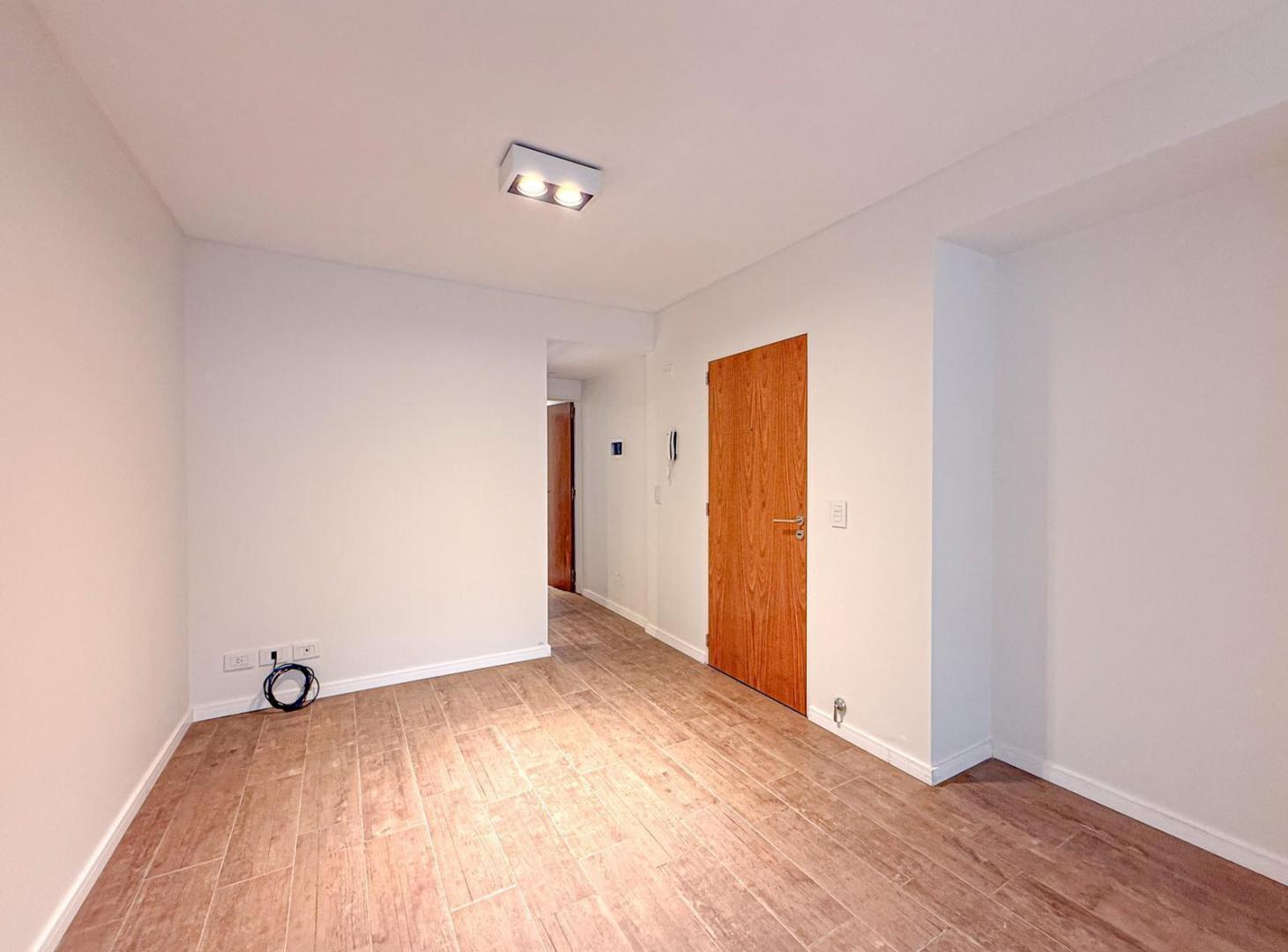 Foto de Venta. Departamento de 2 dormitorios con patio, balcón y baulera, imagen 2